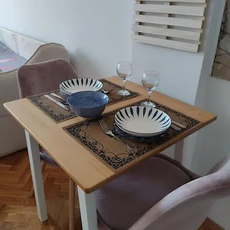 Kostastan - Sa Parkingom * ノヴィ・サド