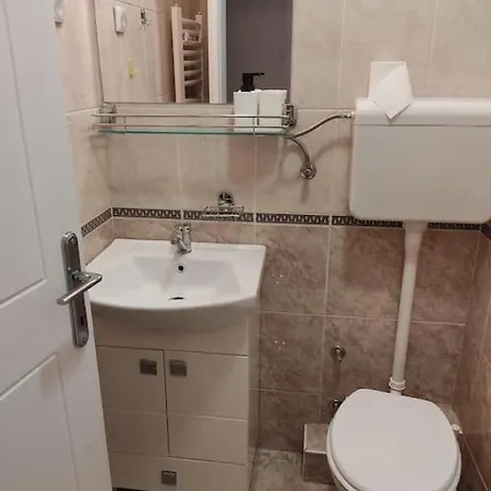 Kostastan - Sa Parkingom アパート