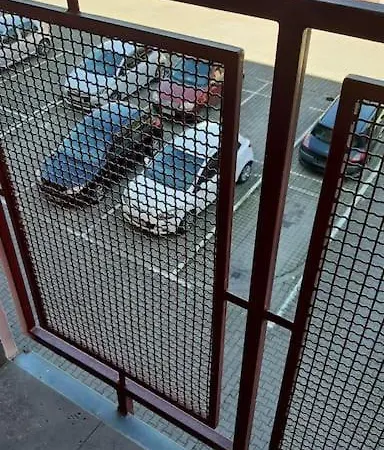 Kostastan - Sa Parkingom アパート ノヴィ・サド