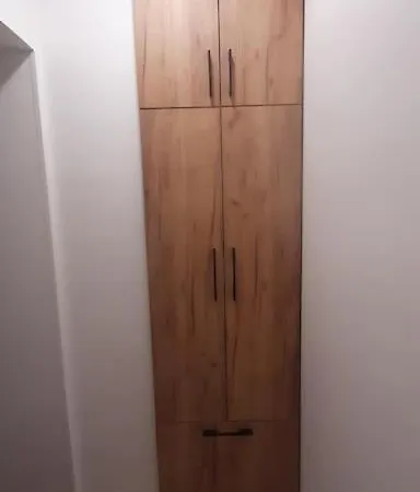 Kostastan - Sa Parkingom * Νόβι Σαντ